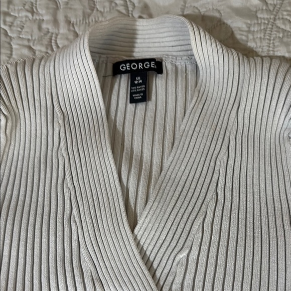 George Silver V-Neck Ribbed Sweater - Picture 2 of 6